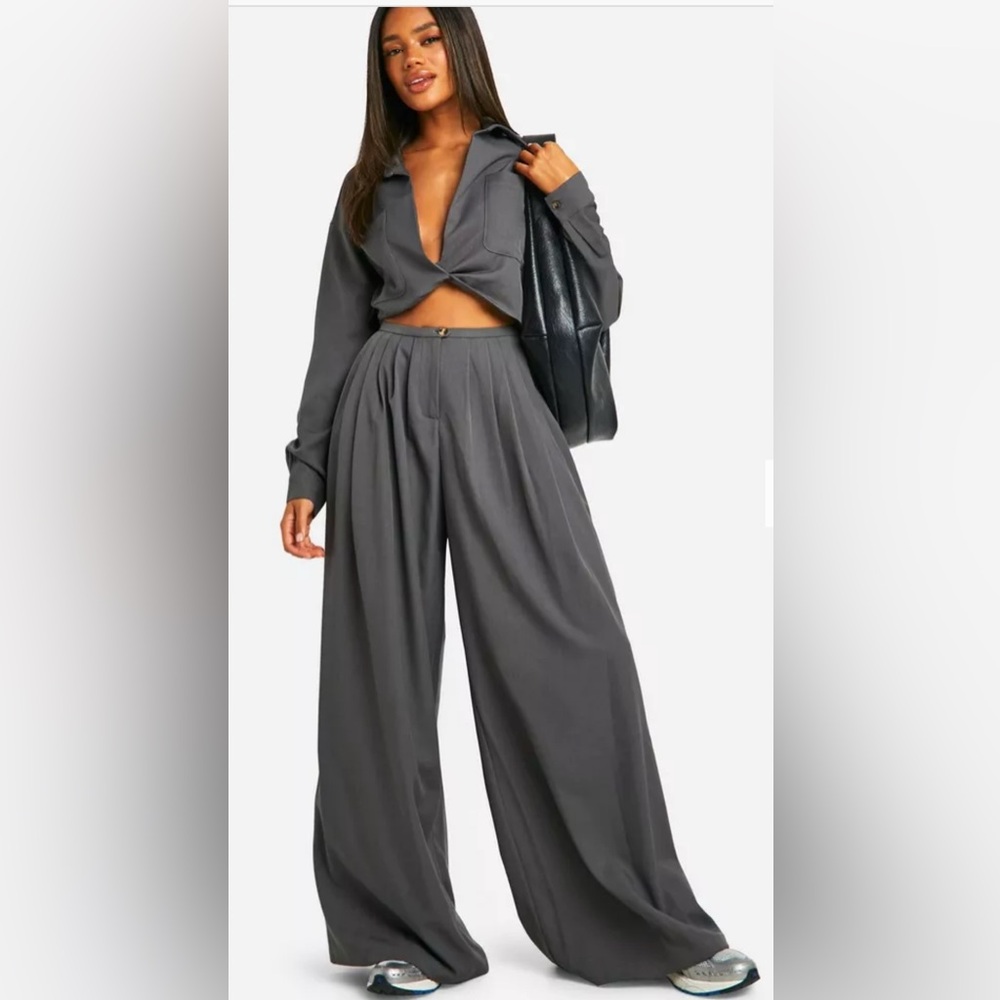 Woven Low Rise Extreme Wide Leg Pleated Pants grey size 6 Boohoo